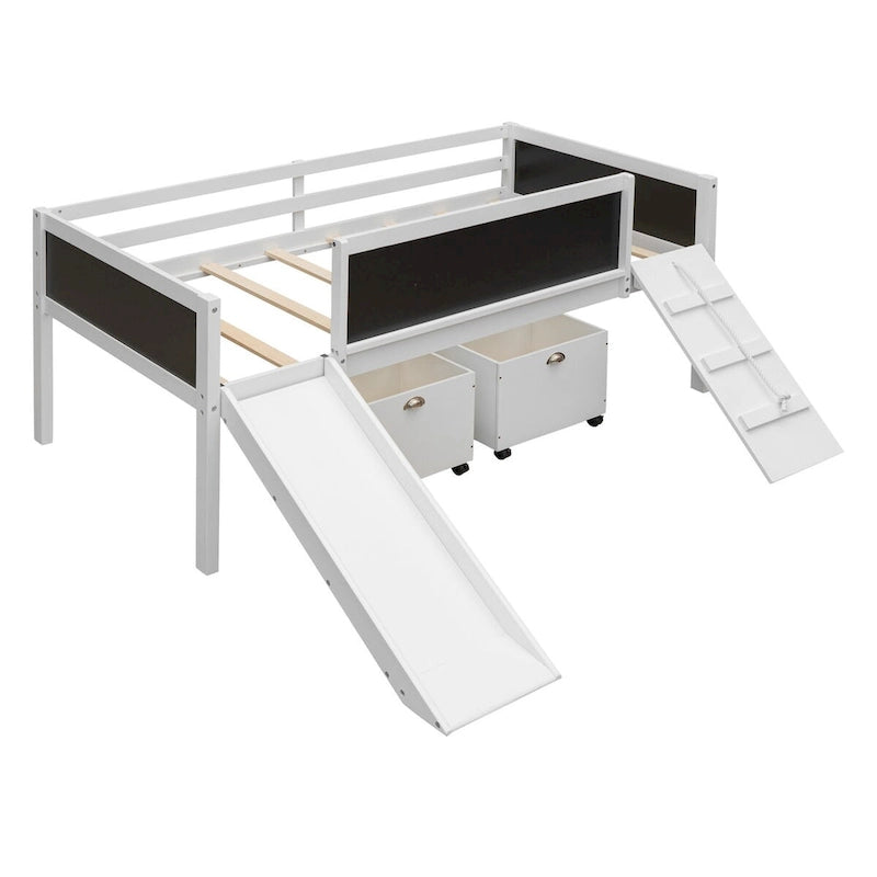Lit mezzanine en pin avec structure d'escalade, corde et tableau noir