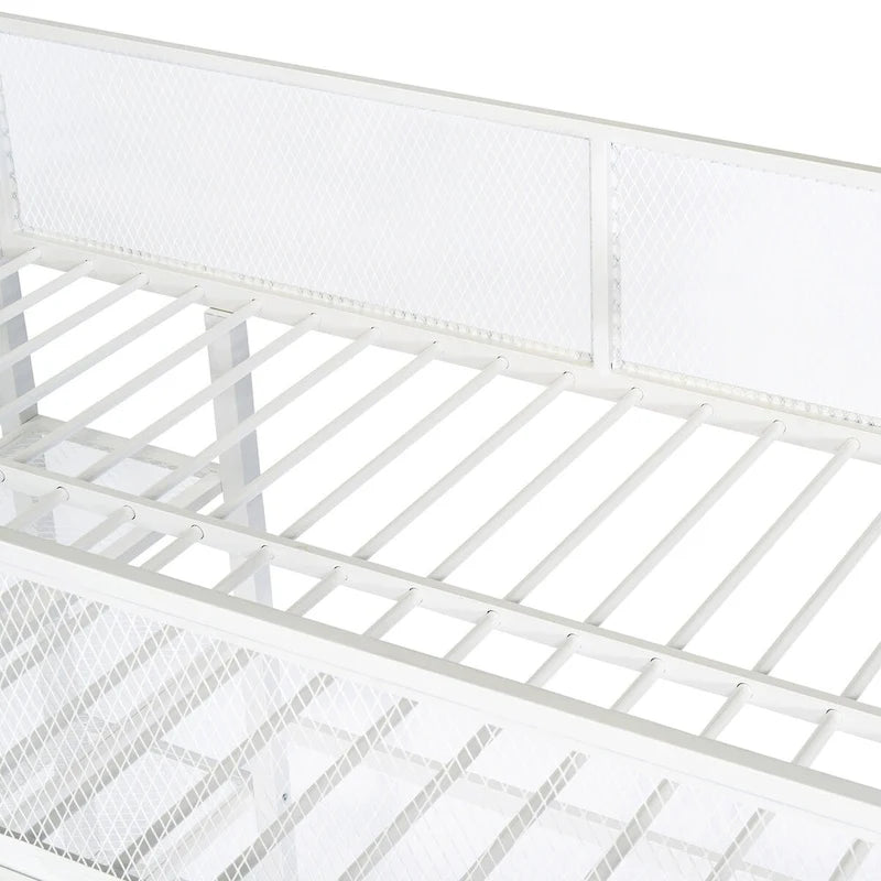 Lit mezzanine en métal blanc avec étagères à 4 niveaux, poste de travail et barrière de sécurité sur toute la longueur