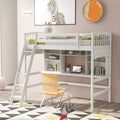 Lit mezzanine avec étagères de rangement, bureau et échelle