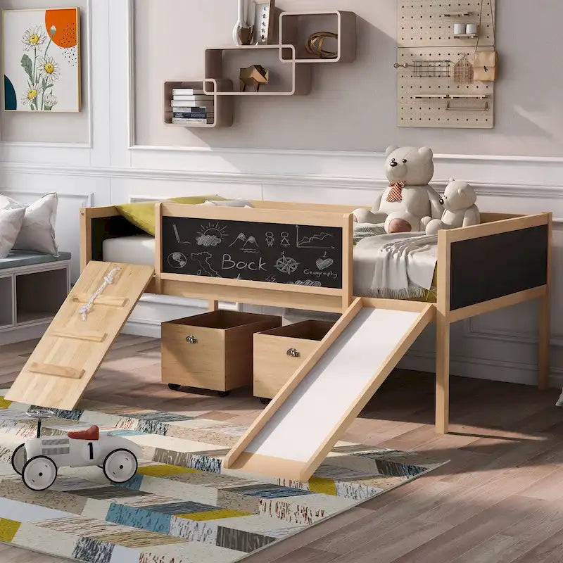 Lit mezzanine en bois pour enfant avec trois tableaux noirs, deux boîtes de rangement et un toboggan, trois coloris disponibles