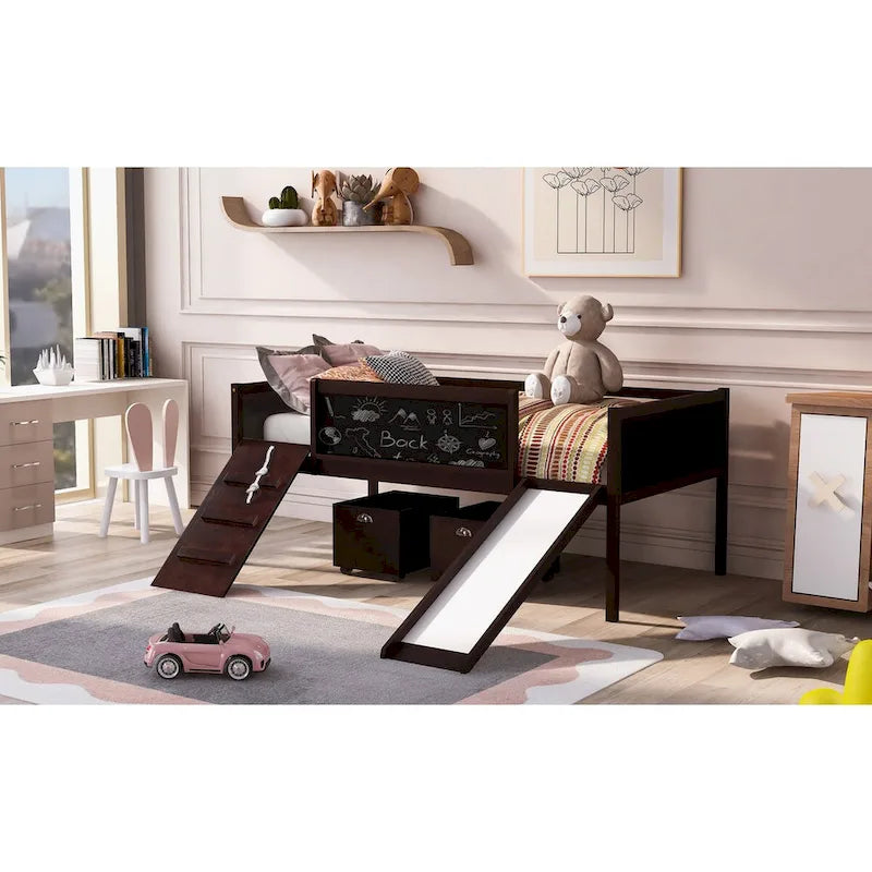 Lit mezzanine en bois pour enfant avec trois tableaux noirs, deux boîtes de rangement et un toboggan, trois coloris disponibles
