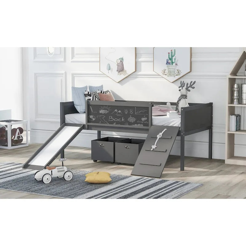 Lit mezzanine en bois pour enfant avec trois tableaux noirs, deux boîtes de rangement et un toboggan, trois coloris disponibles